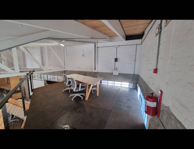 285M² BUSINESS TO LET IN WOODSTOCK